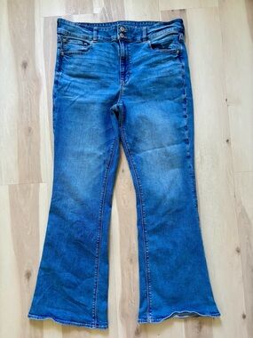 American Eagle 18 Regular Inseam Jeans Medium Wash Boho Hi Rise Artist Flare